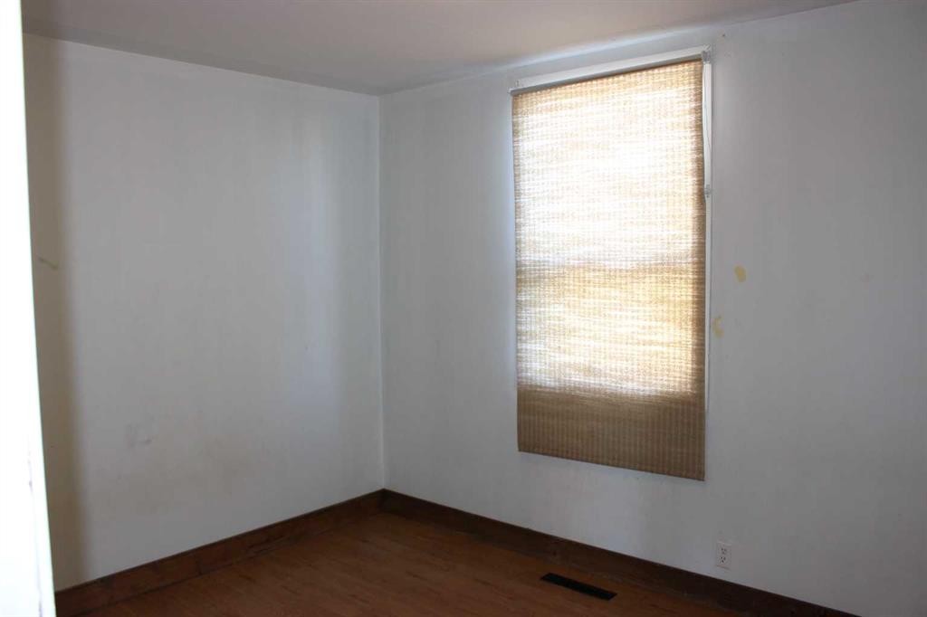 526 Highway Avenue, Picture Butte, AB - Indoor Photo Showing Other Room