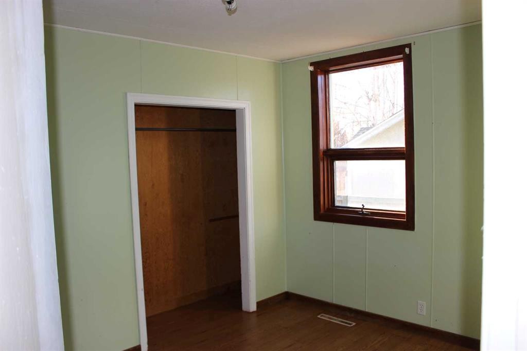 526 Highway Avenue, Picture Butte, AB - Indoor Photo Showing Other Room