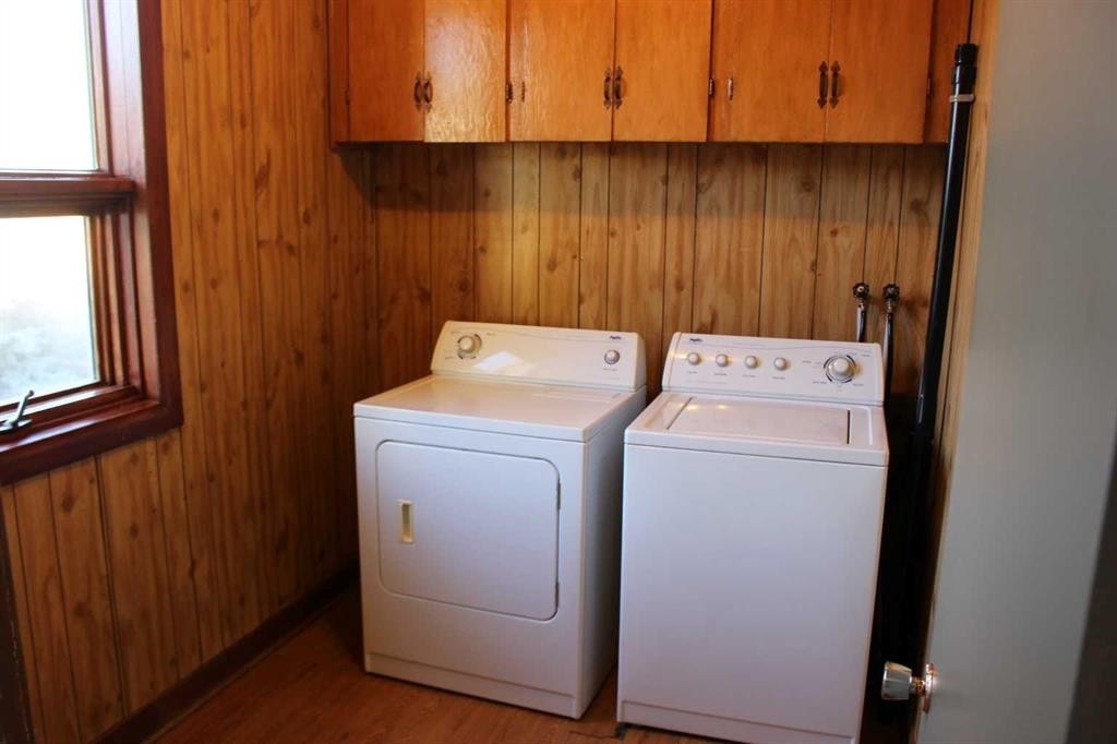 526 Highway Avenue, Picture Butte, AB - Indoor Photo Showing Laundry Room