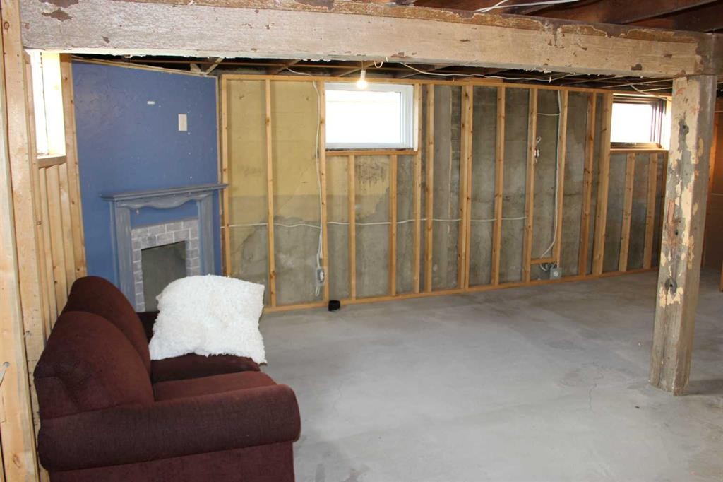 526 Highway Avenue, Picture Butte, AB - Indoor Photo Showing Basement