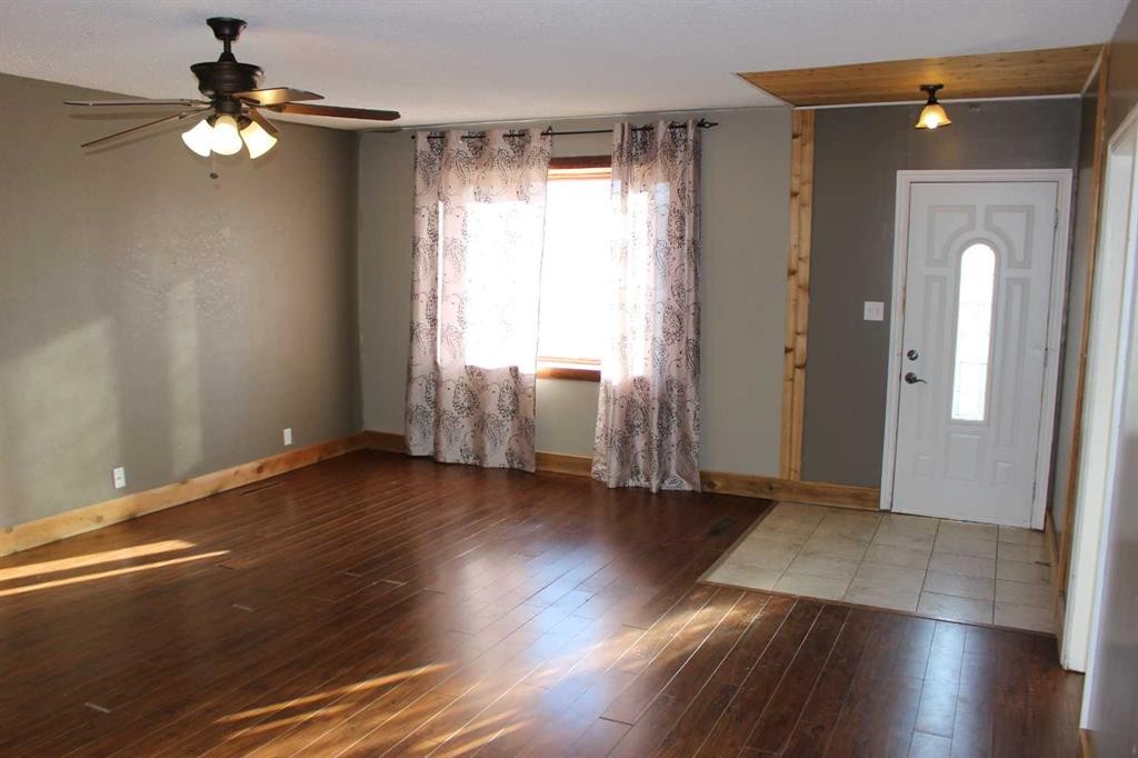 526 Highway Avenue, Picture Butte, AB - Indoor Photo Showing Other Room