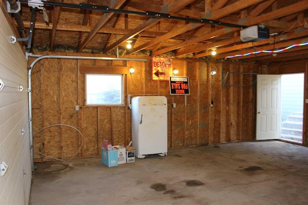 526 Highway Avenue, Picture Butte, AB - Indoor Photo Showing Basement