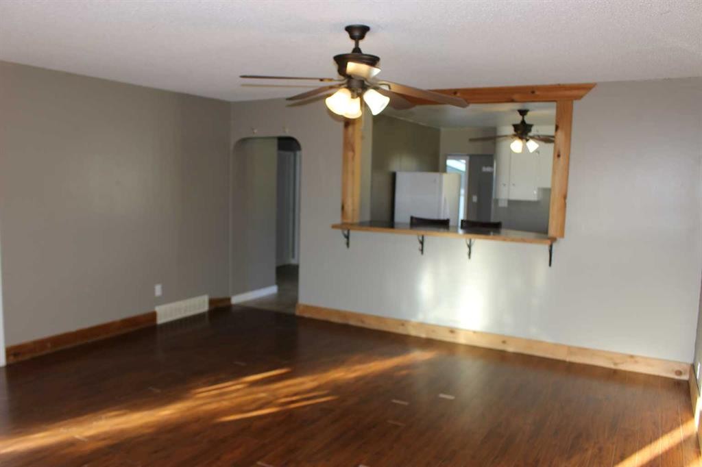 526 Highway Avenue, Picture Butte, AB - Indoor Photo Showing Other Room