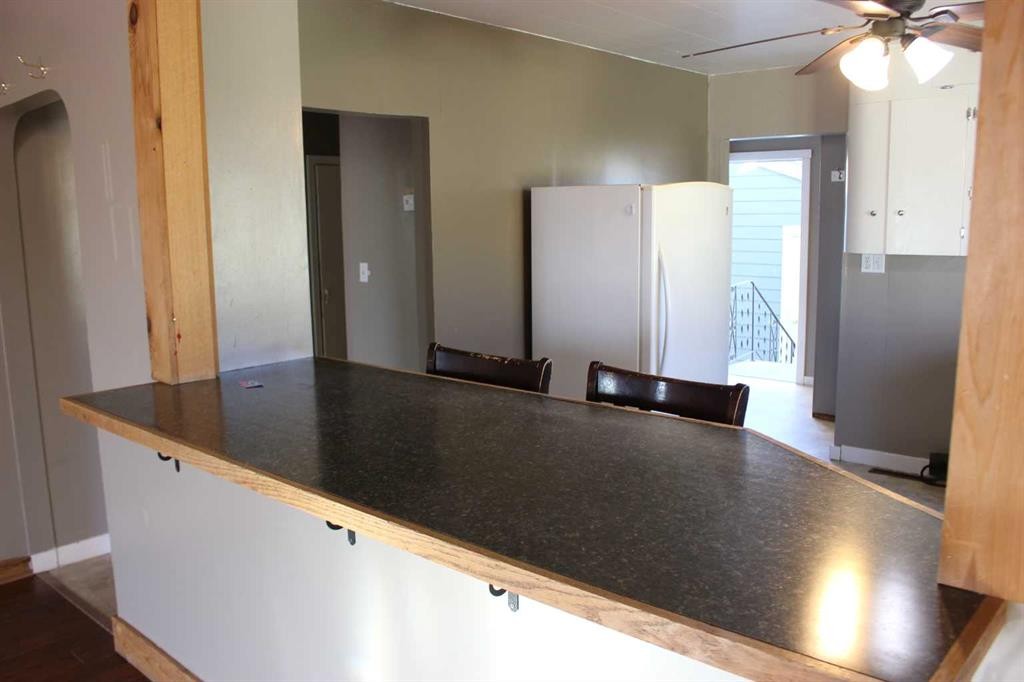 526 Highway Avenue, Picture Butte, AB - Indoor Photo Showing Kitchen