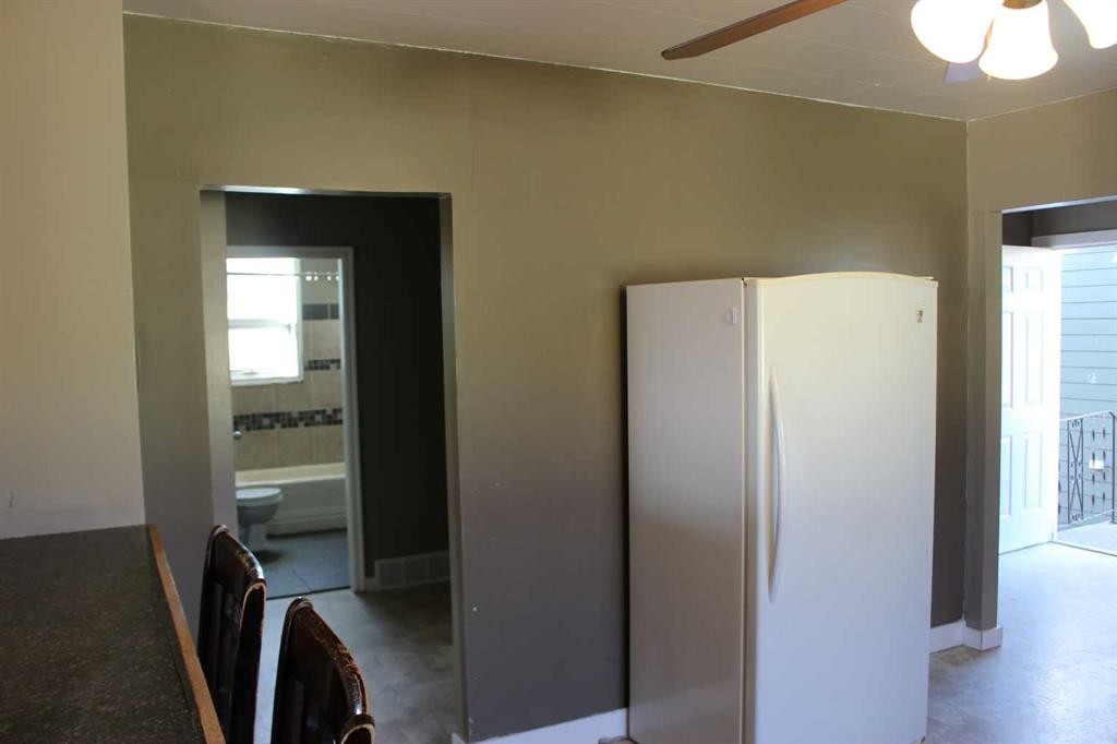 526 Highway Avenue, Picture Butte, AB - Indoor Photo Showing Other Room