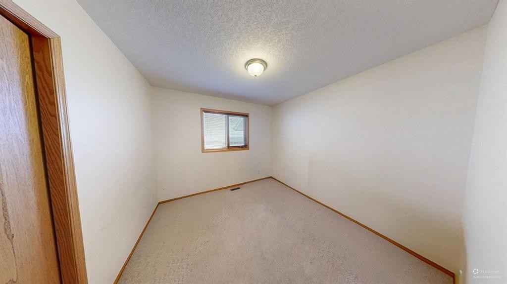 173 Heritage Boulevard West, Lethbridge, AB