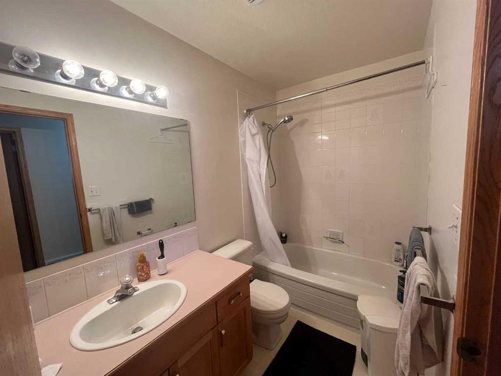 173 Heritage Boulevard West, Lethbridge, AB