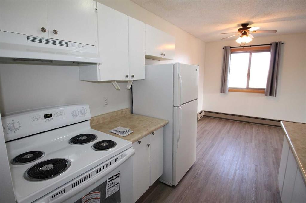 26-3440 23 Avenue South, Lethbridge, AB - Indoor Photo Showing Kitchen
