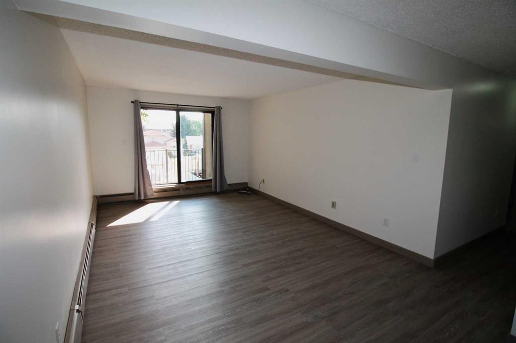 26-3440 23 Avenue South, Lethbridge, AB - Indoor Photo Showing Other Room