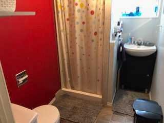 1011 11 Street South, Lethbridge, AB - Indoor Photo Showing Bathroom