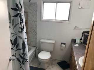 1011 11 Street South, Lethbridge, AB - Indoor Photo Showing Bathroom