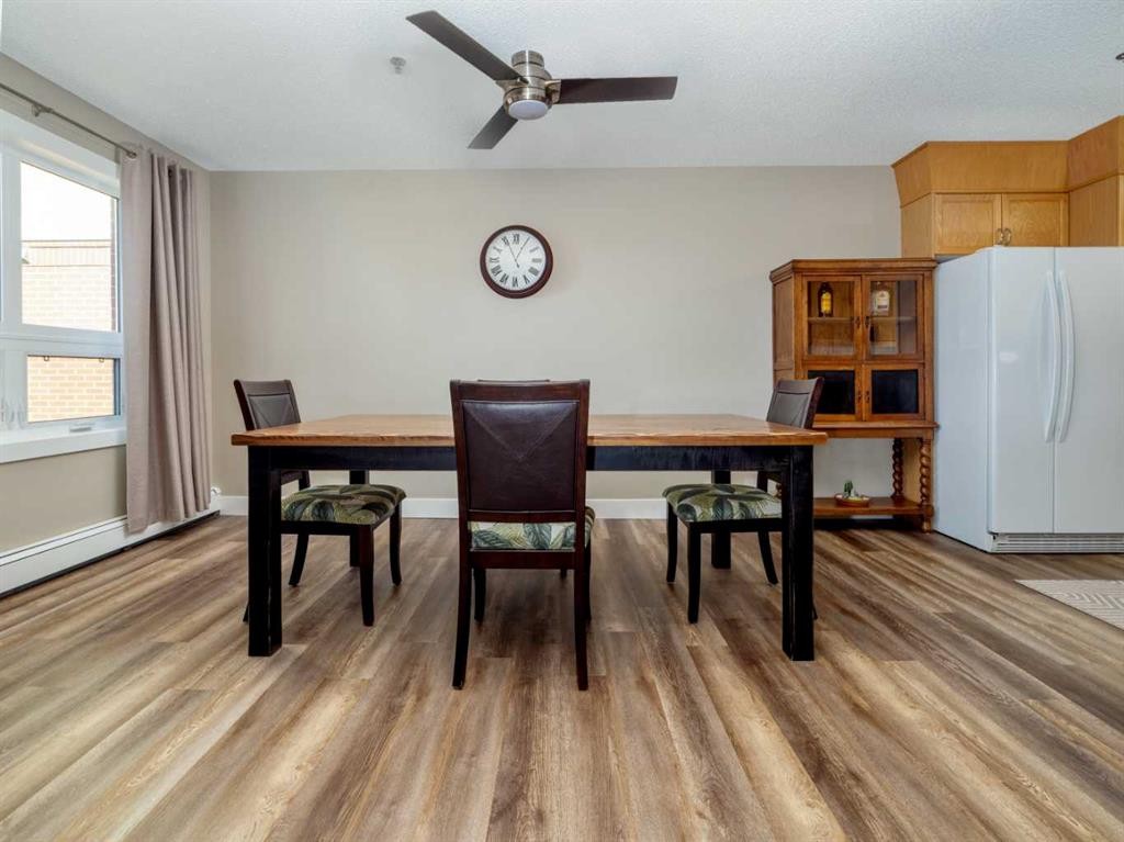 209-20 3 Street South, Lethbridge, AB - Indoor Photo Showing Dining Room