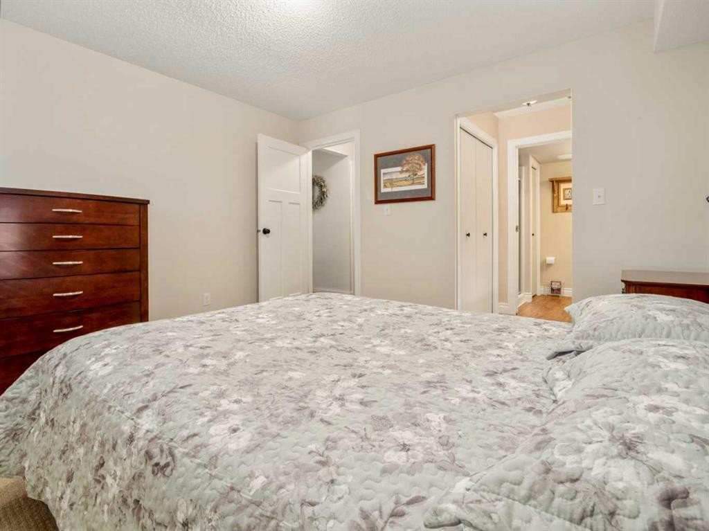 209-20 3 Street South, Lethbridge, AB - Indoor Photo Showing Bedroom