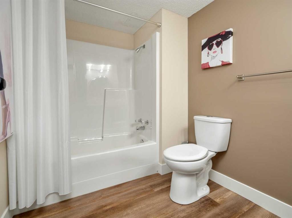 209-20 3 Street South, Lethbridge, AB - Indoor Photo Showing Bathroom