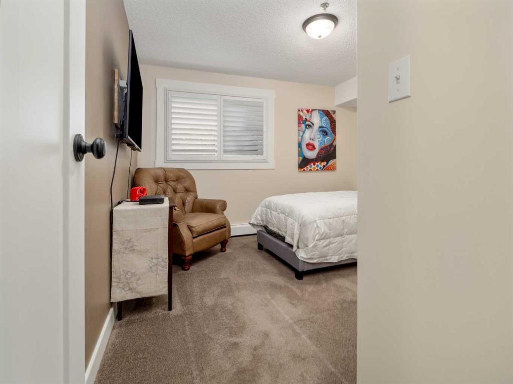 209-20 3 Street South, Lethbridge, AB - Indoor