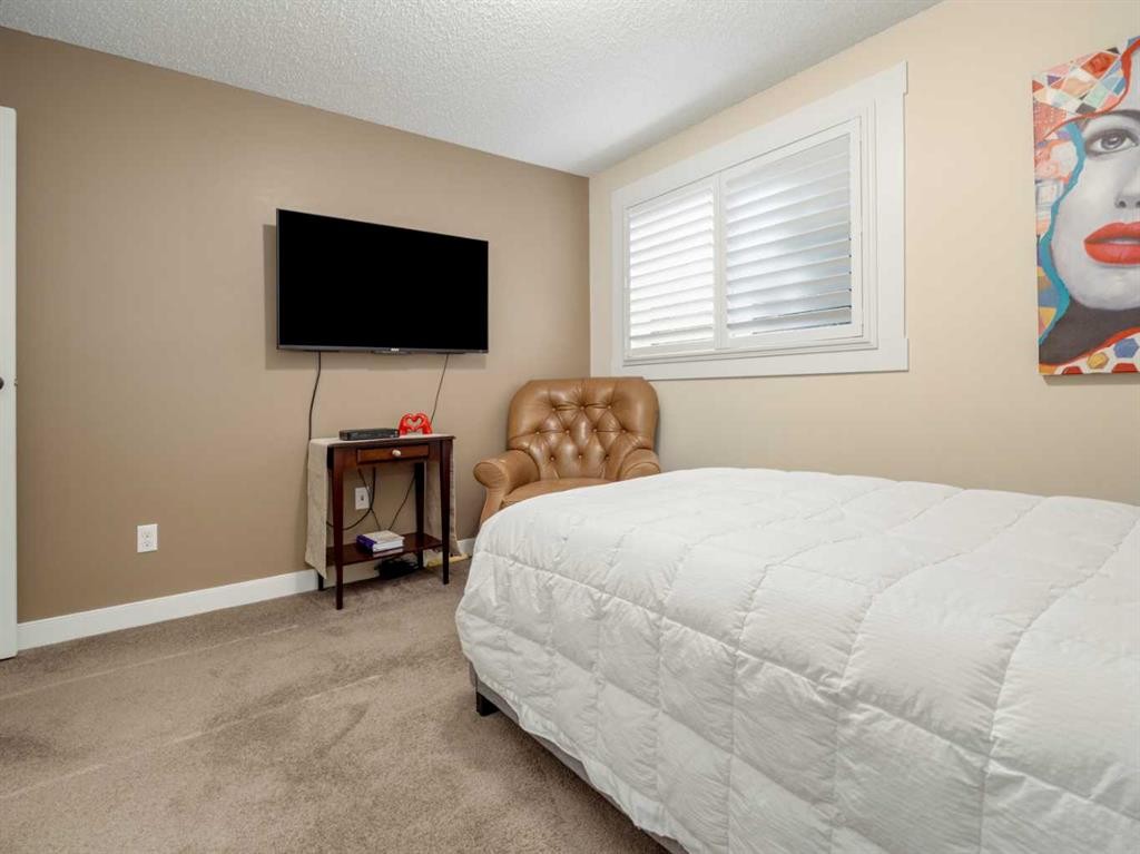 209-20 3 Street South, Lethbridge, AB - Indoor Photo Showing Bedroom