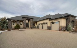 214 Sandstone Place SOUTH Lethbridge, AB T1K 8C9