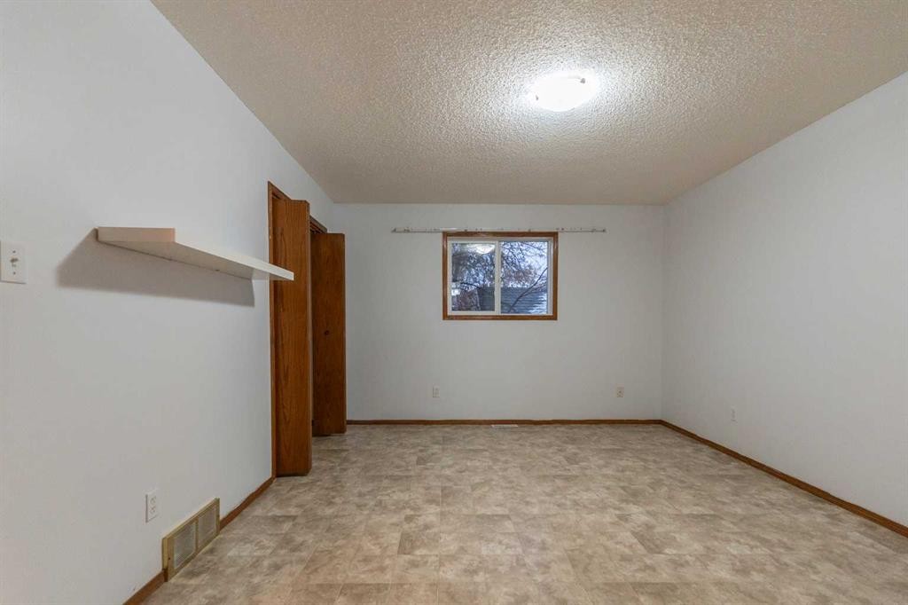 1103 12 Street South, Lethbridge, AB - Indoor Photo Showing Other Room