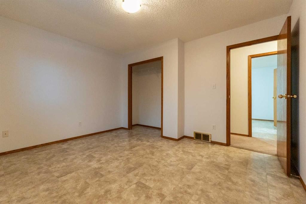 1103 12 Street South, Lethbridge, AB - Indoor Photo Showing Other Room