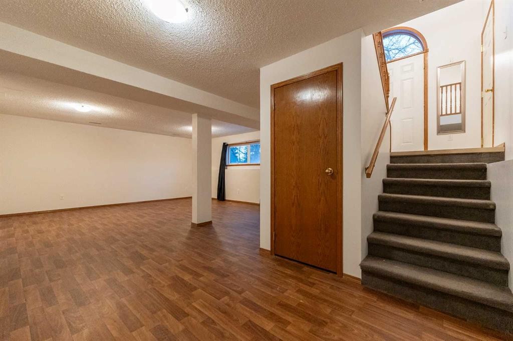 1103 12 Street South, Lethbridge, AB - Indoor Photo Showing Other Room