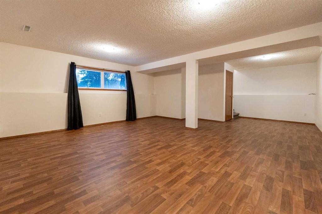 1103 12 Street South, Lethbridge, AB - Indoor Photo Showing Other Room