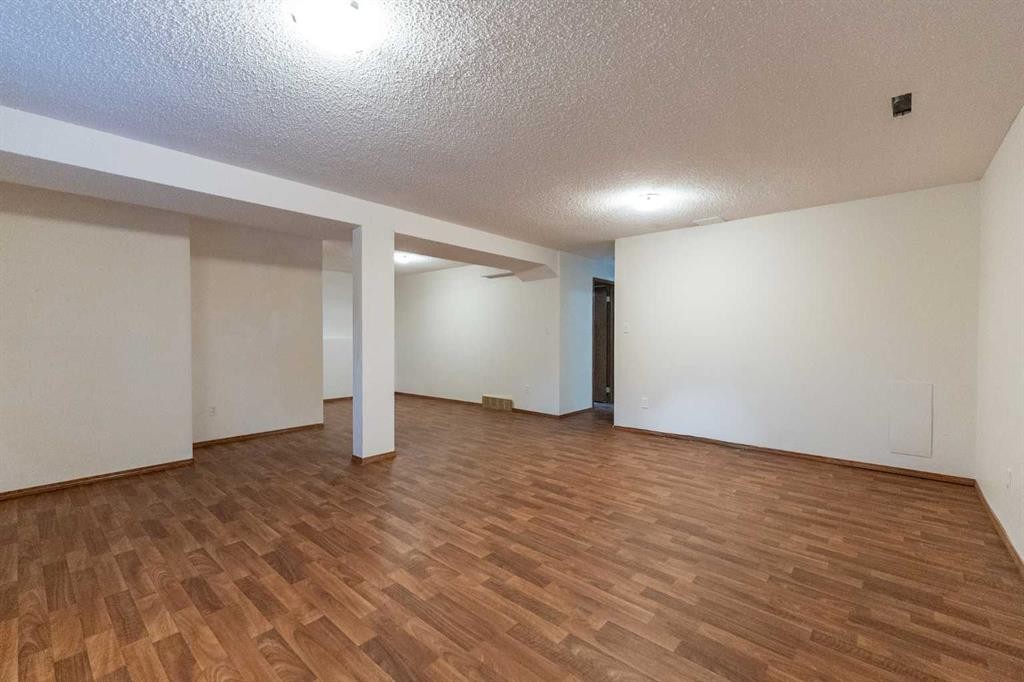 1103 12 Street South, Lethbridge, AB - Indoor Photo Showing Other Room