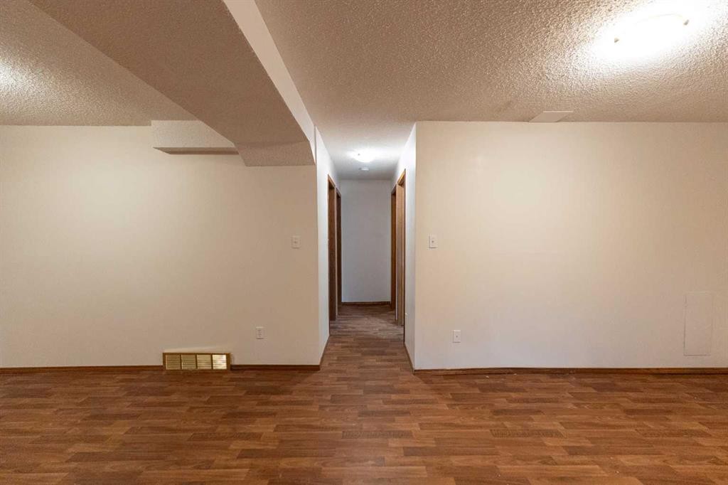 1103 12 Street South, Lethbridge, AB - Indoor Photo Showing Other Room