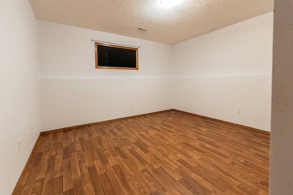 1103 12 Street South, Lethbridge, AB - Indoor Photo Showing Other Room