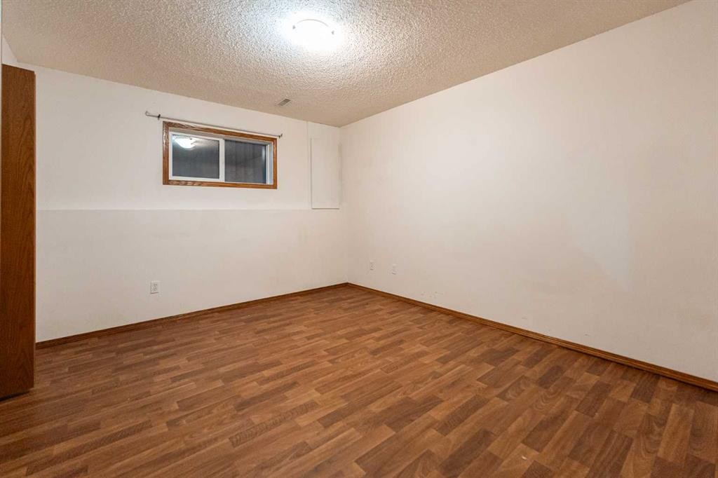 1103 12 Street South, Lethbridge, AB - Indoor Photo Showing Other Room