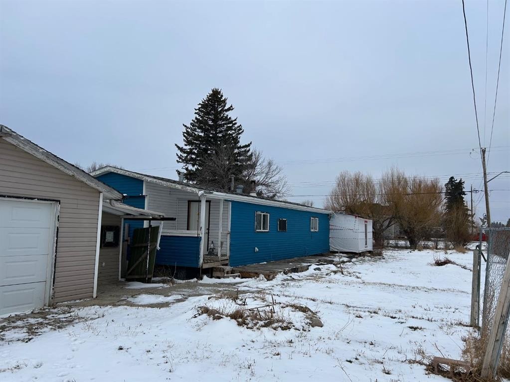 338 2 Avenue, Stirling, AB - Outdoor