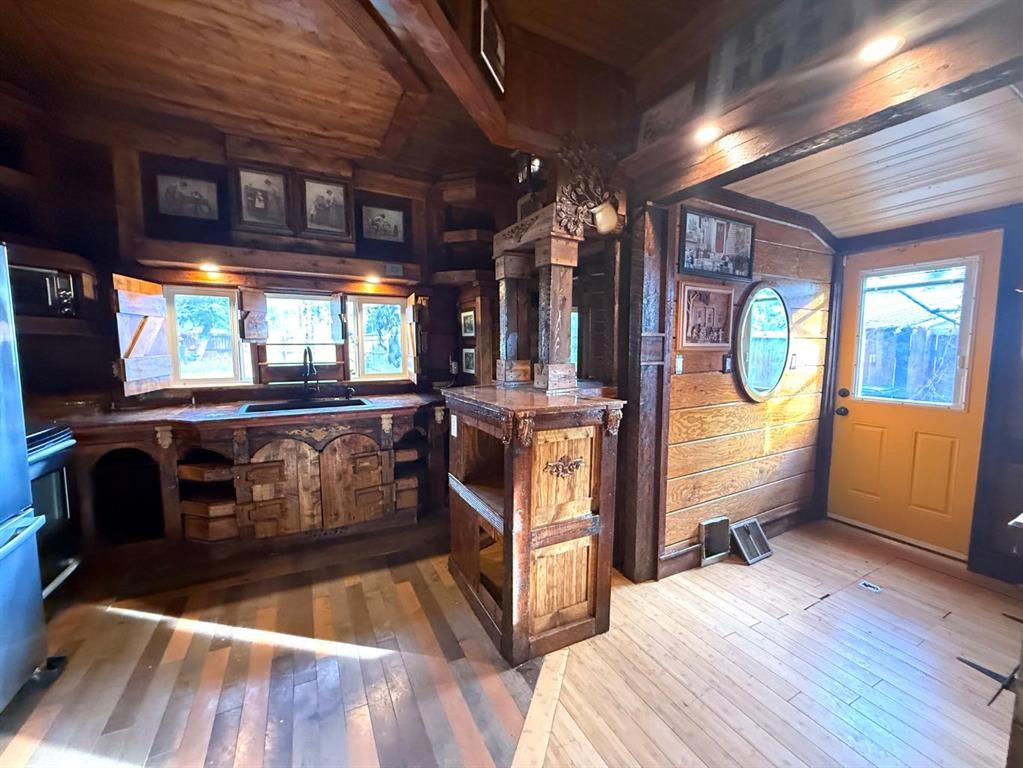 513 19 Street North, Lethbridge, AB - Indoor Photo Showing Other Room