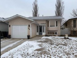 46 Heritage Crescent WEST Lethbridge, AB T1K 6X2