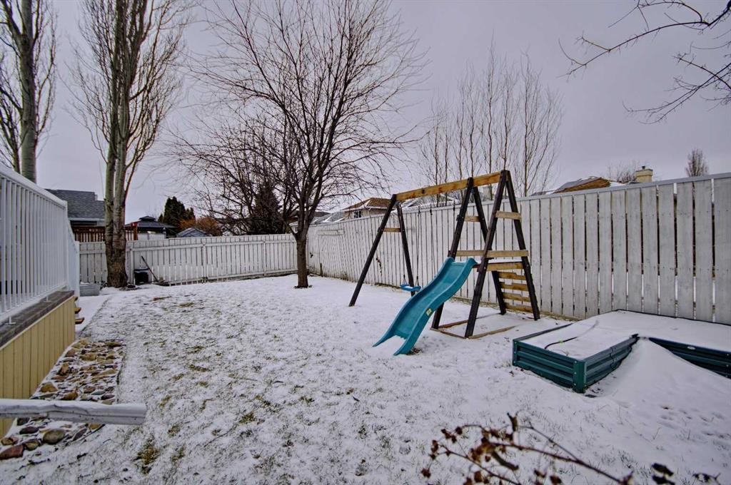 46 Heritage Crescent West, Lethbridge, AB - Outdoor