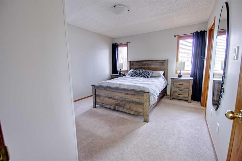 46 Heritage Crescent West, Lethbridge, AB - Indoor Photo Showing Bedroom