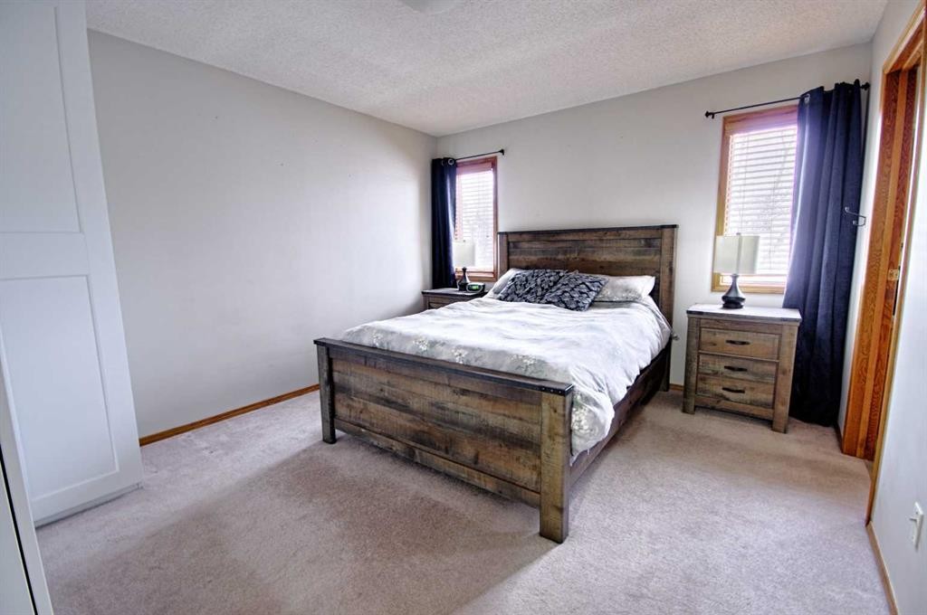 46 Heritage Crescent West, Lethbridge, AB - Indoor Photo Showing Bedroom