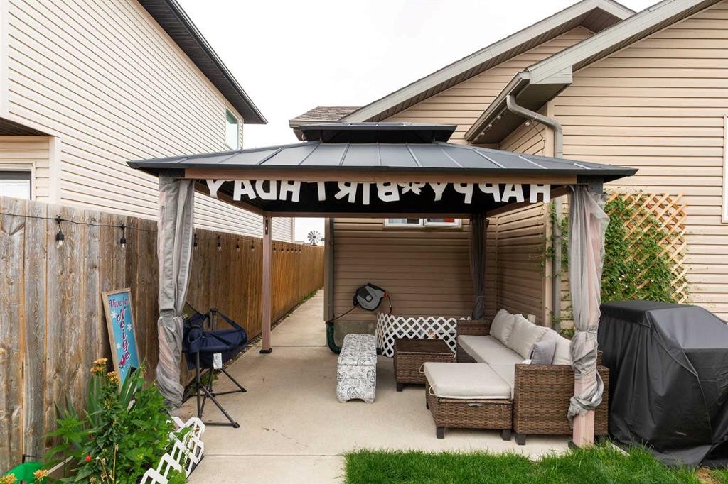 619 Florence Ho Leong Crescent North, Lethbridge, AB - Outdoor With Exterior