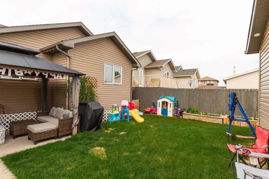 619 Florence Ho Leong Crescent North, Lethbridge, AB - Outdoor With Exterior