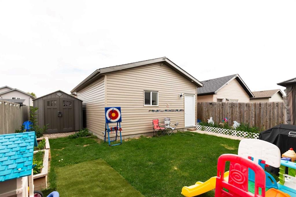 619 Florence Ho Leong Crescent North, Lethbridge, AB - Outdoor With Exterior