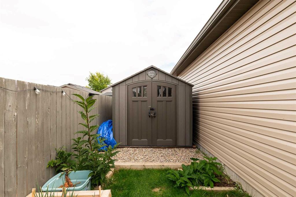 619 Florence Ho Leong Crescent North, Lethbridge, AB - Outdoor With Exterior