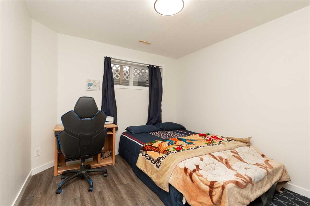 619 Florence Ho Leong Crescent North, Lethbridge, AB - Indoor Photo Showing Bedroom