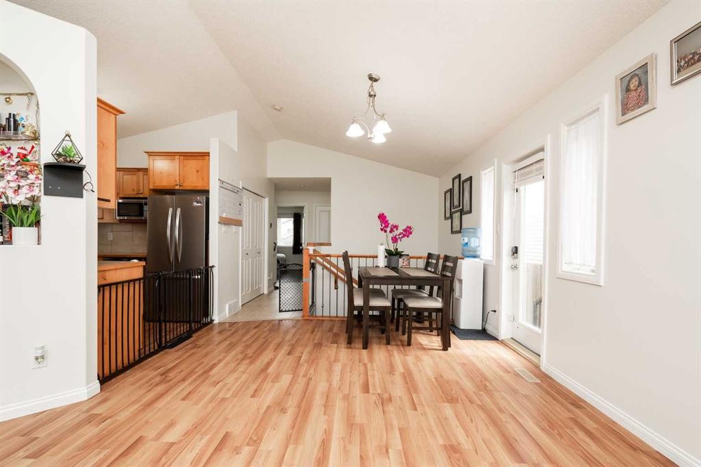 619 Florence Ho Leong Crescent North, Lethbridge, AB - Indoor Photo Showing Dining Room