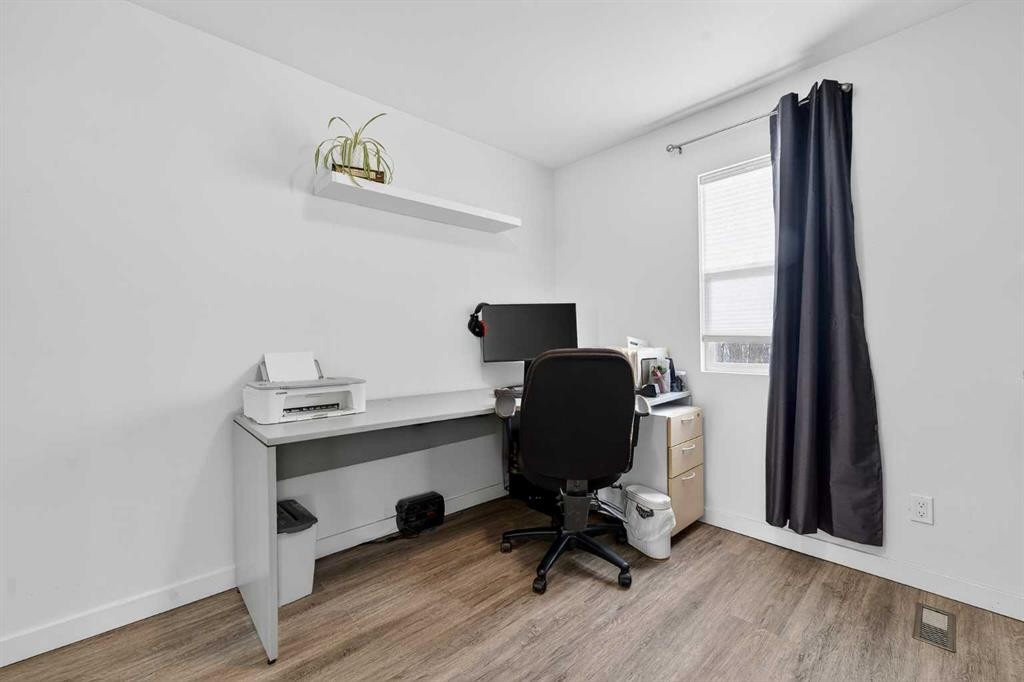 1305 20 Avenue, Coaldale, AB - Indoor Photo Showing Office