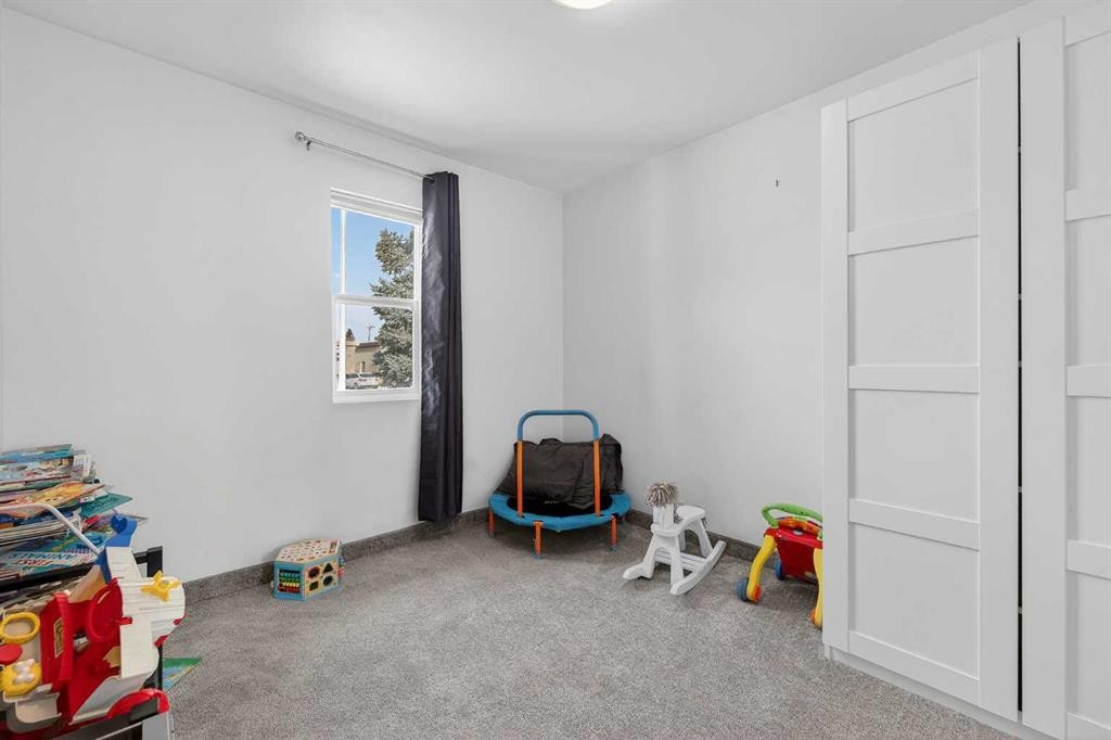 1305 20 Avenue, Coaldale, AB - Indoor