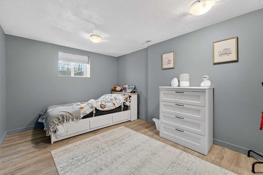 1305 20 Avenue, Coaldale, AB - Indoor Photo Showing Bedroom