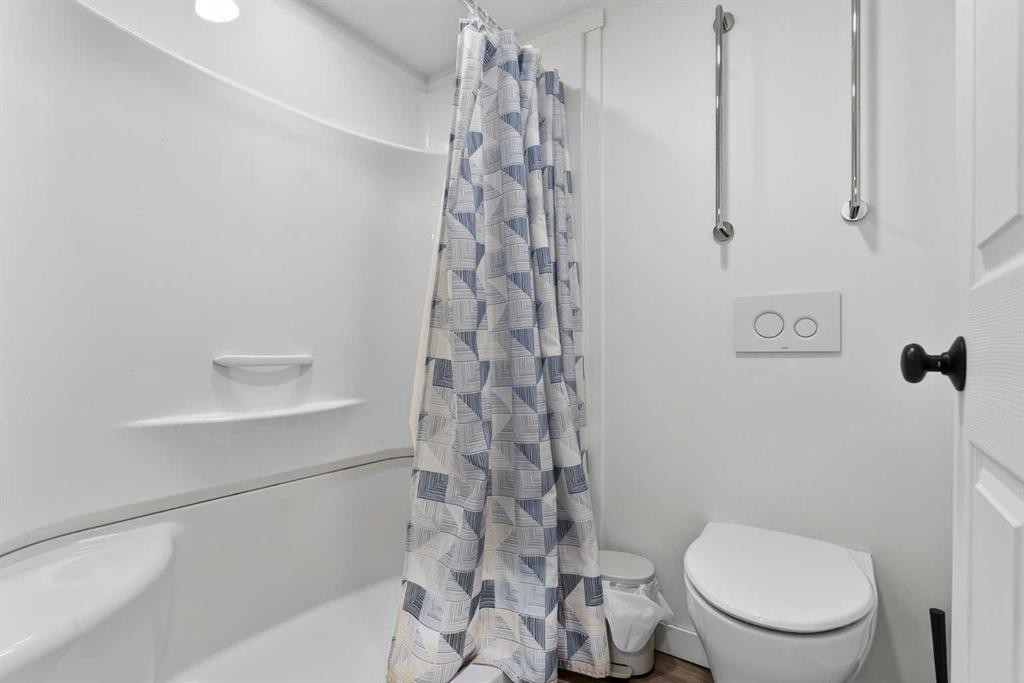 1305 20 Avenue, Coaldale, AB - Indoor Photo Showing Bathroom