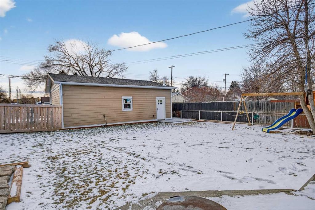 1305 20 Avenue, Coaldale, AB - Outdoor