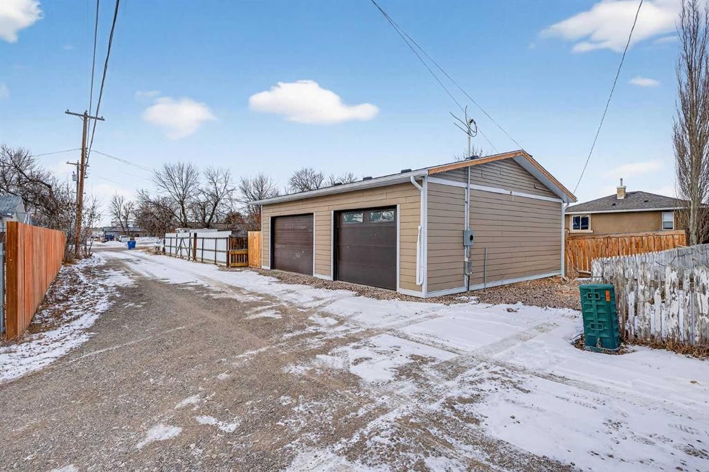 1305 20 Avenue, Coaldale, AB - Outdoor With Exterior
