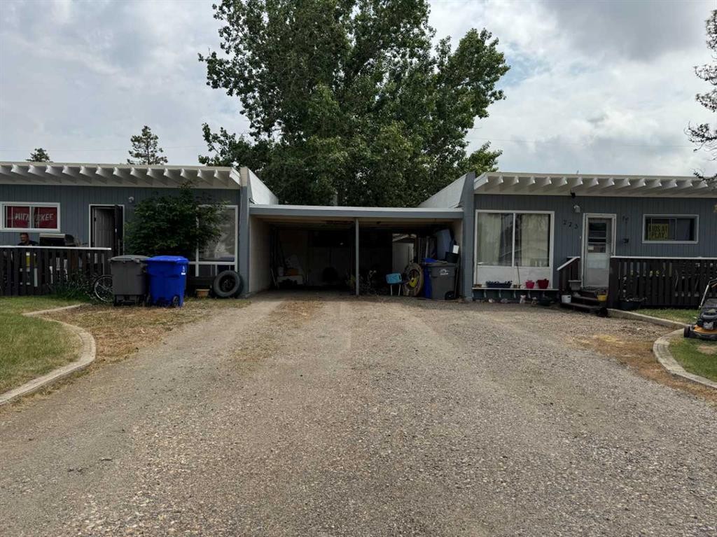 227 53 Avenue East, Claresholm, AB - Outdoor