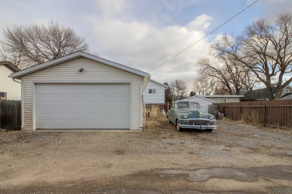 2010 15 Street, Coaldale, AB - Outdoor