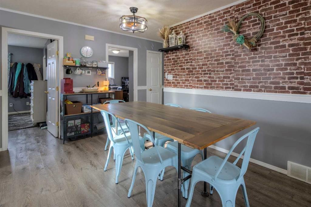 2010 15 Street, Coaldale, AB - Indoor Photo Showing Dining Room
